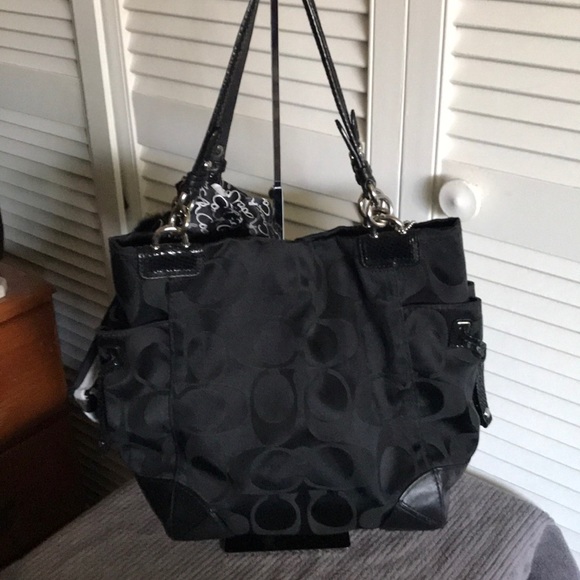 handbag with side pockets